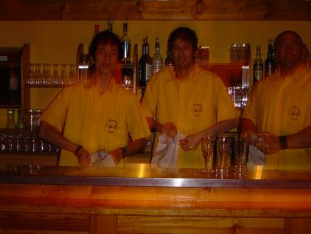3 barman tro en place nn?